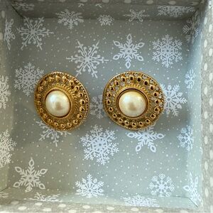 ✨ Vintage-Style Gold Tone Faux Pearl Costume Earrings ✨